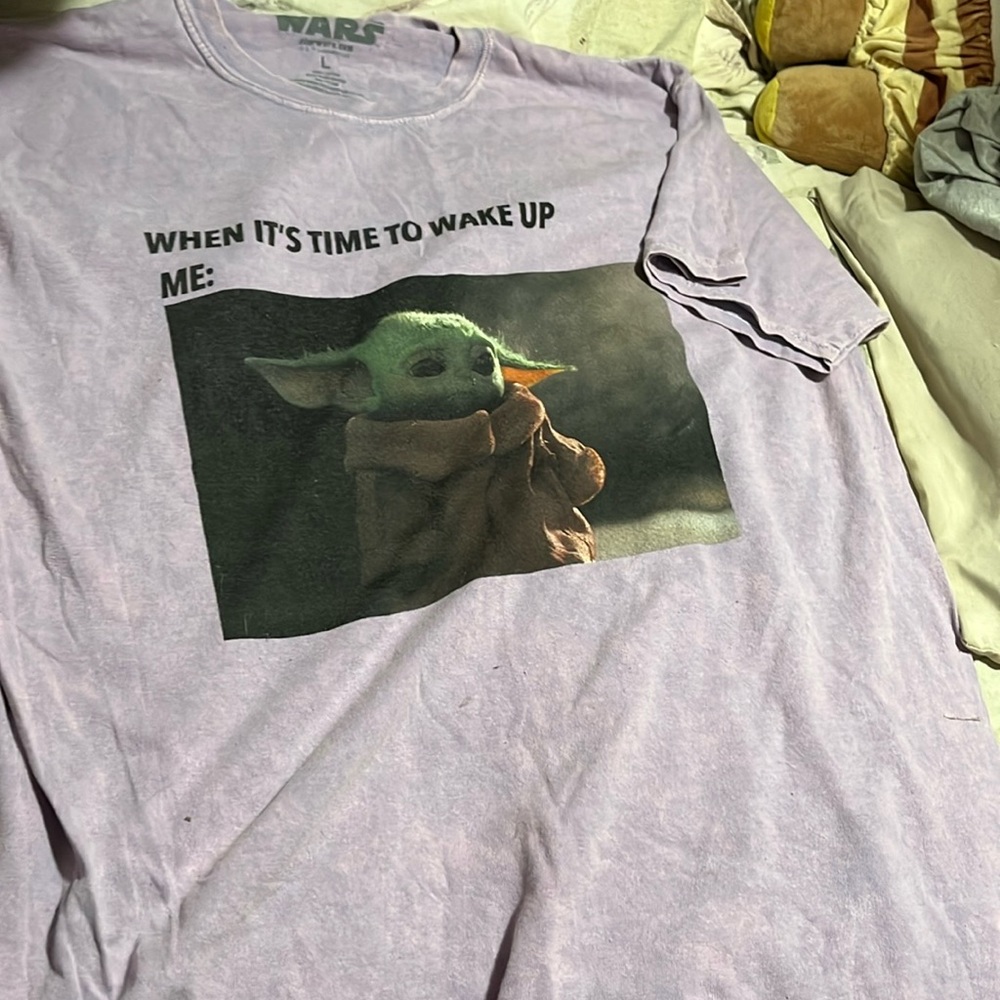 L baby yoda shirt